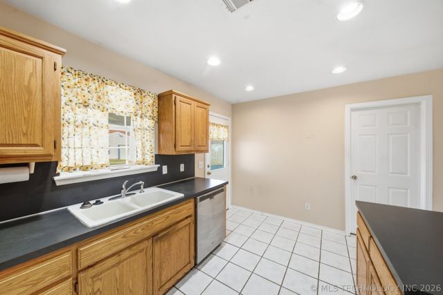 35365 E 141st Street S, Coweta, OK 74429