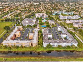 3990 NW 42nd Ave 308, Lauderdale Lakes, FL 33319