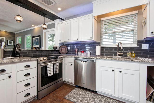 20 Clear Cove Drive, Reeds Spring, MO 65737
