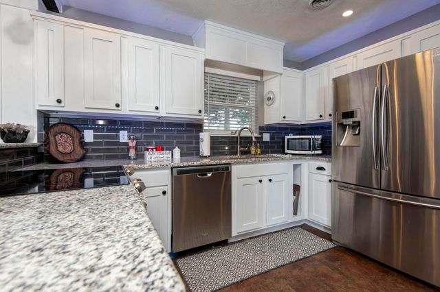 20 Clear Cove Drive, Reeds Spring, MO 65737