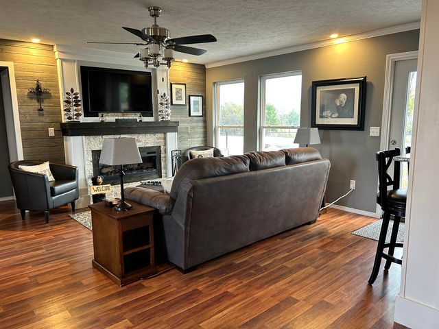 20 Clear Cove Drive, Reeds Spring, MO 65737