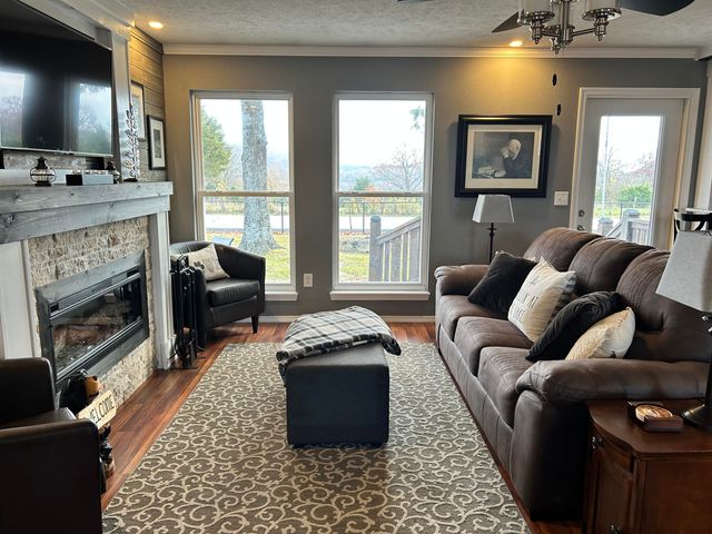 20 Clear Cove Drive, Reeds Spring, MO 65737