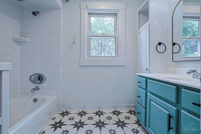 3736 Drake Avenue, Cincinnati, OH 45209