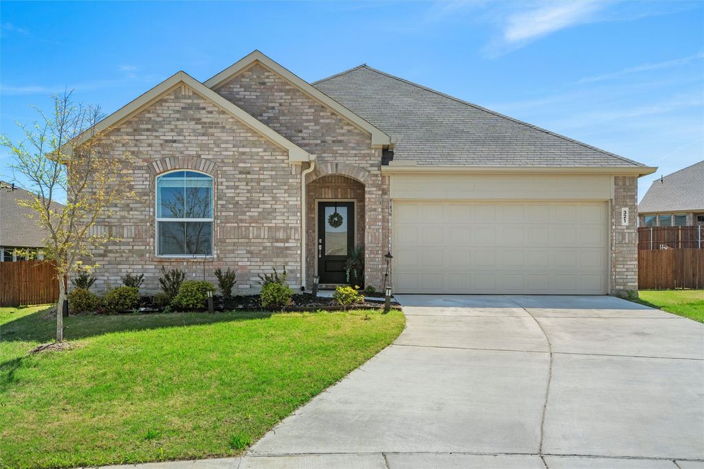 321 Sedalia Trail, Justin, TX 76247