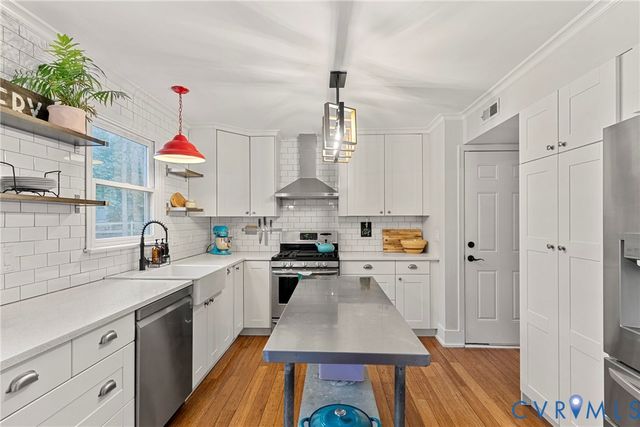 901 Meadowcreek Dr, North Chesterfield, VA 23236