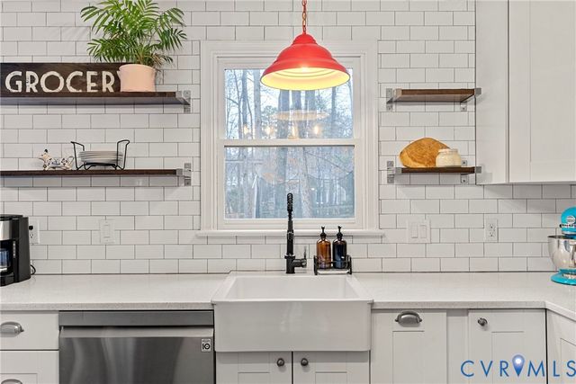 901 Meadowcreek Dr, North Chesterfield, VA 23236