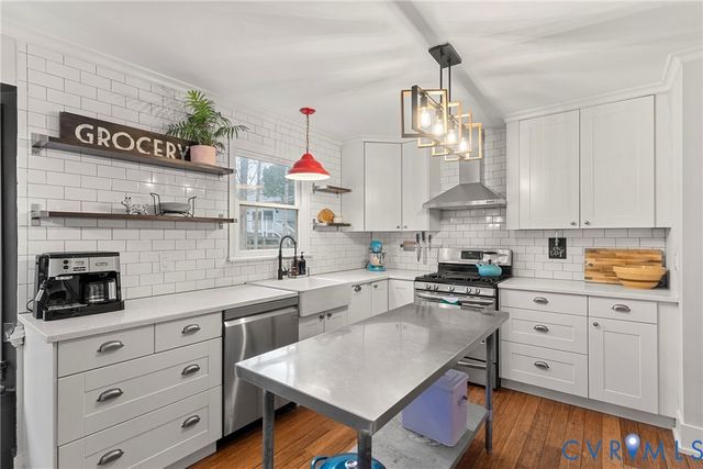 901 Meadowcreek Dr, North Chesterfield, VA 23236