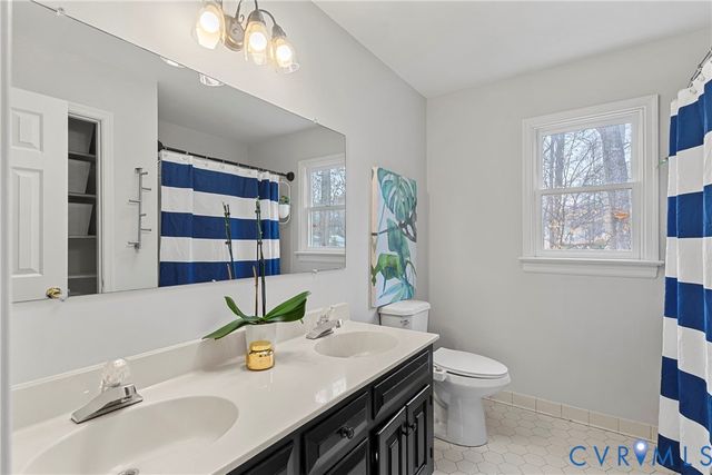 901 Meadowcreek Dr, North Chesterfield, VA 23236