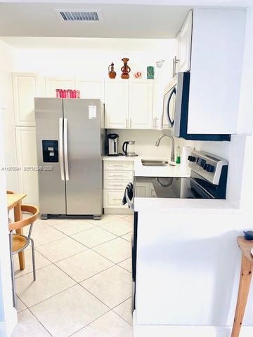 3675 N Country Club Dr 708, Aventura, FL 33180