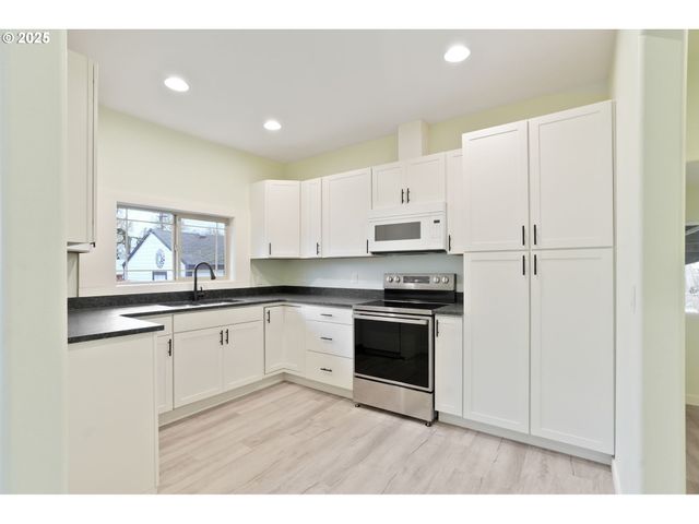 715 19TH St, Salem, OR 97301