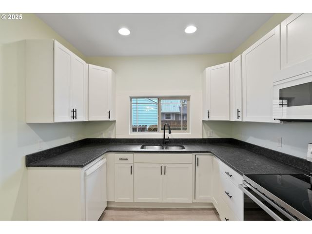 715 19TH St, Salem, OR 97301