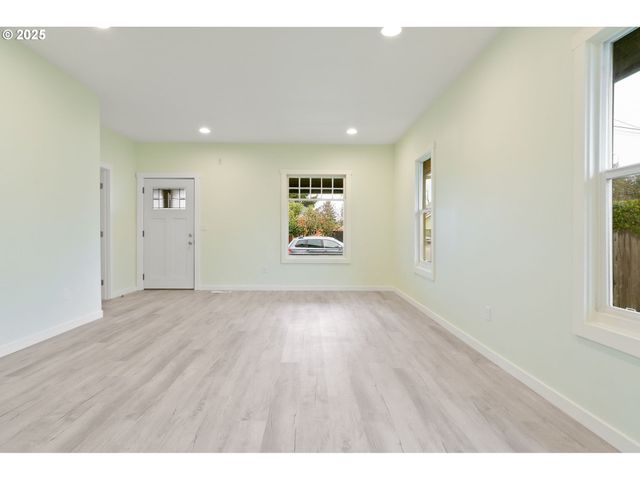 715 19TH St, Salem, OR 97301