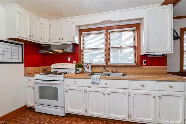 15 Chowan DR, Portsmouth, VA 23701