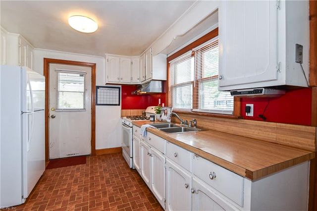 15 Chowan DR, Portsmouth, VA 23701