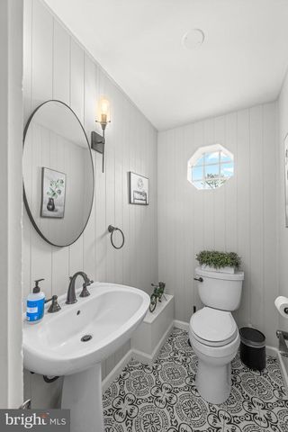 221 HEMLOCK LN, Springfield, PA 19064