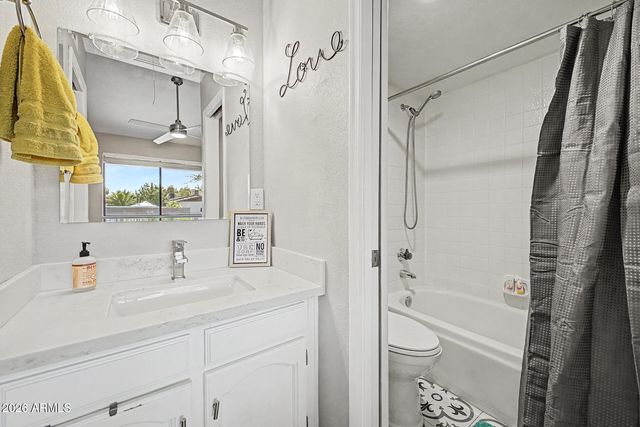 405 E CULLUMBER Avenue C, Gilbert, AZ 85234