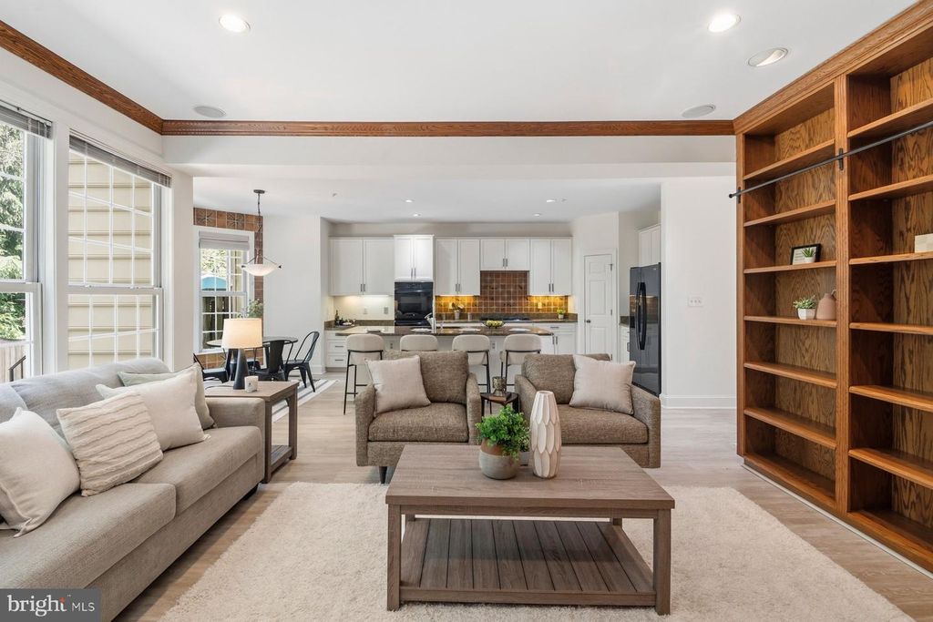 Image 13 of property listing at 6440 CLOISTER GATE DR, Baltimore, MD 21212