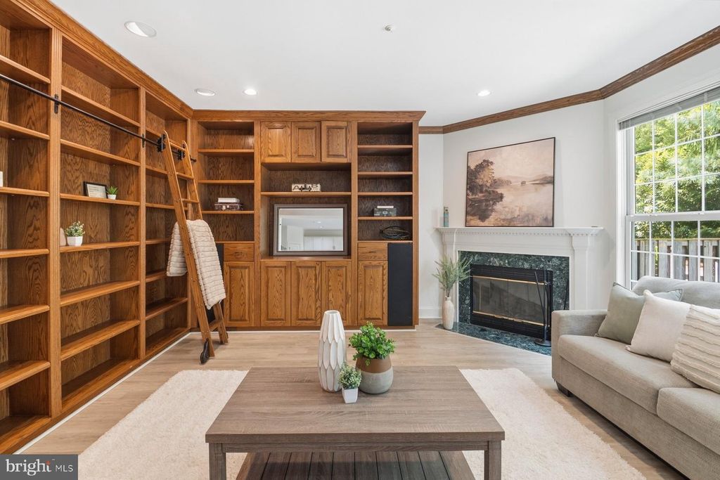 Image 18 of property listing at 6440 CLOISTER GATE DR, Baltimore, MD 21212