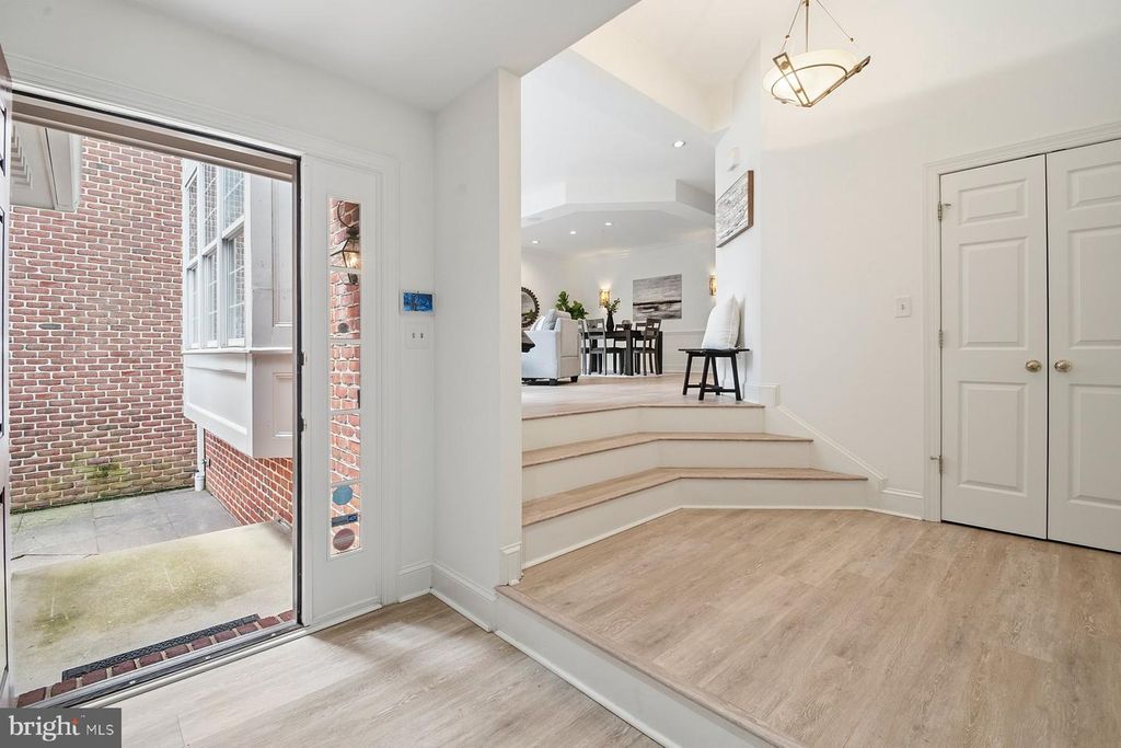 Image 4 of property listing at 6440 CLOISTER GATE DR, Baltimore, MD 21212