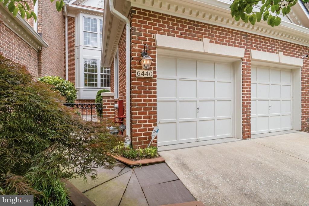 Image 5 of property listing at 6440 CLOISTER GATE DR, Baltimore, MD 21212