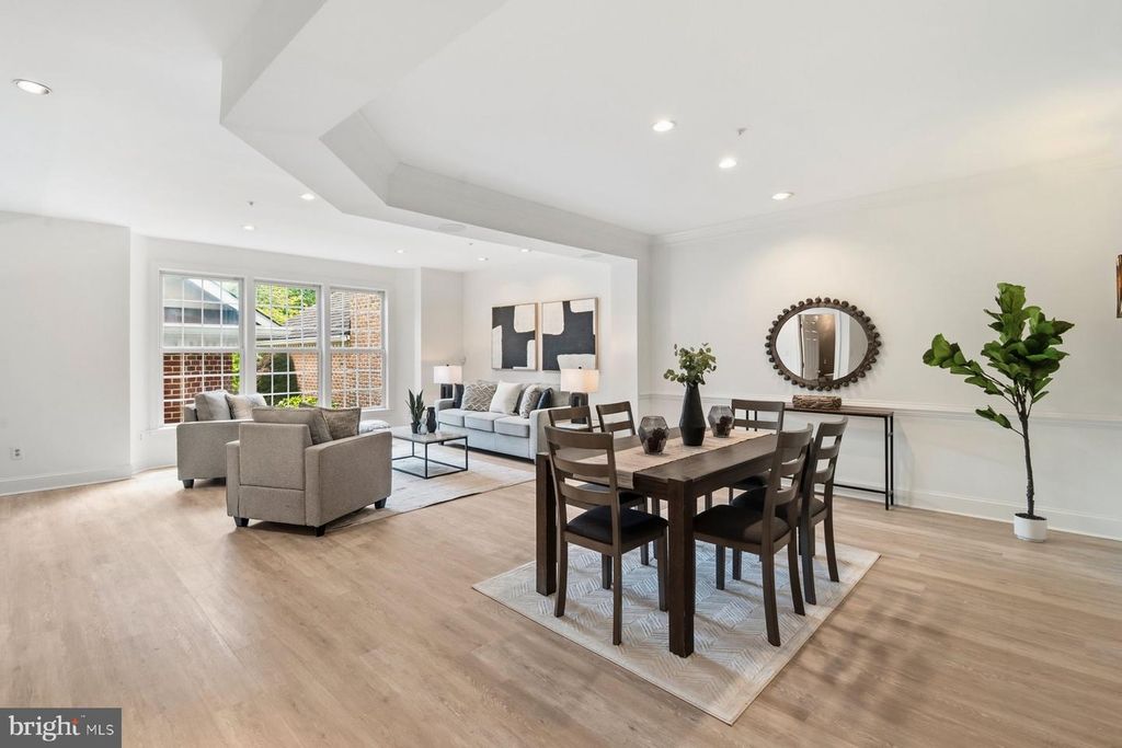 Image 7 of property listing at 6440 CLOISTER GATE DR, Baltimore, MD 21212