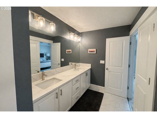 12632 ROSS St, Oregon City, OR 97045