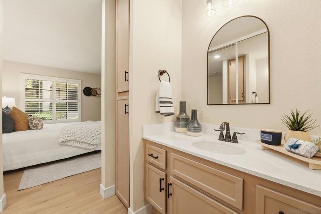 13227 Wimberly 263, San Diego, CA 92128