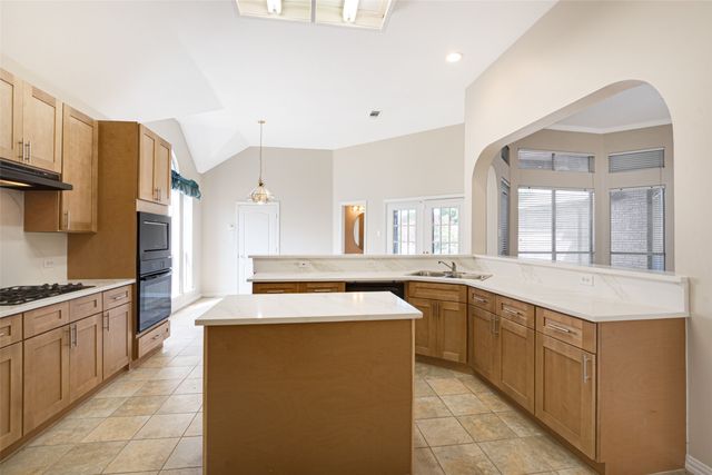517 Quick Silver Drive, Desoto, TX 75115