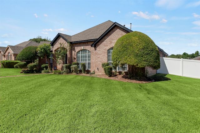 517 Quick Silver Drive, Desoto, TX 75115