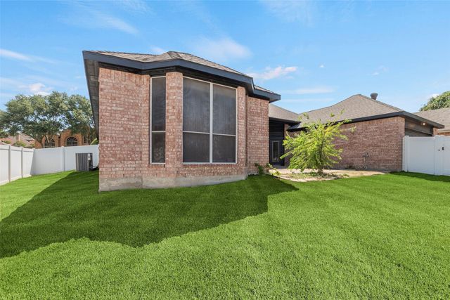 517 Quick Silver Drive, Desoto, TX 75115