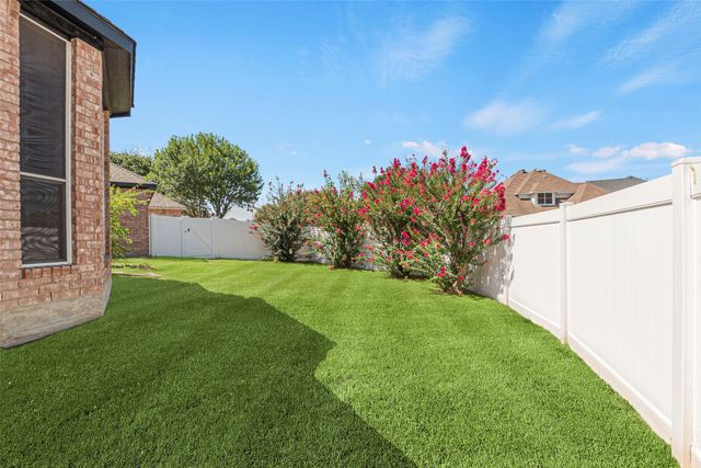 517 Quick Silver Drive, Desoto, TX 75115