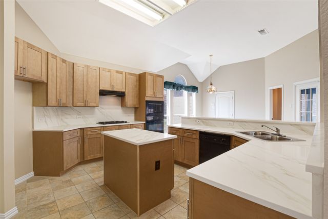 517 Quick Silver Drive, Desoto, TX 75115