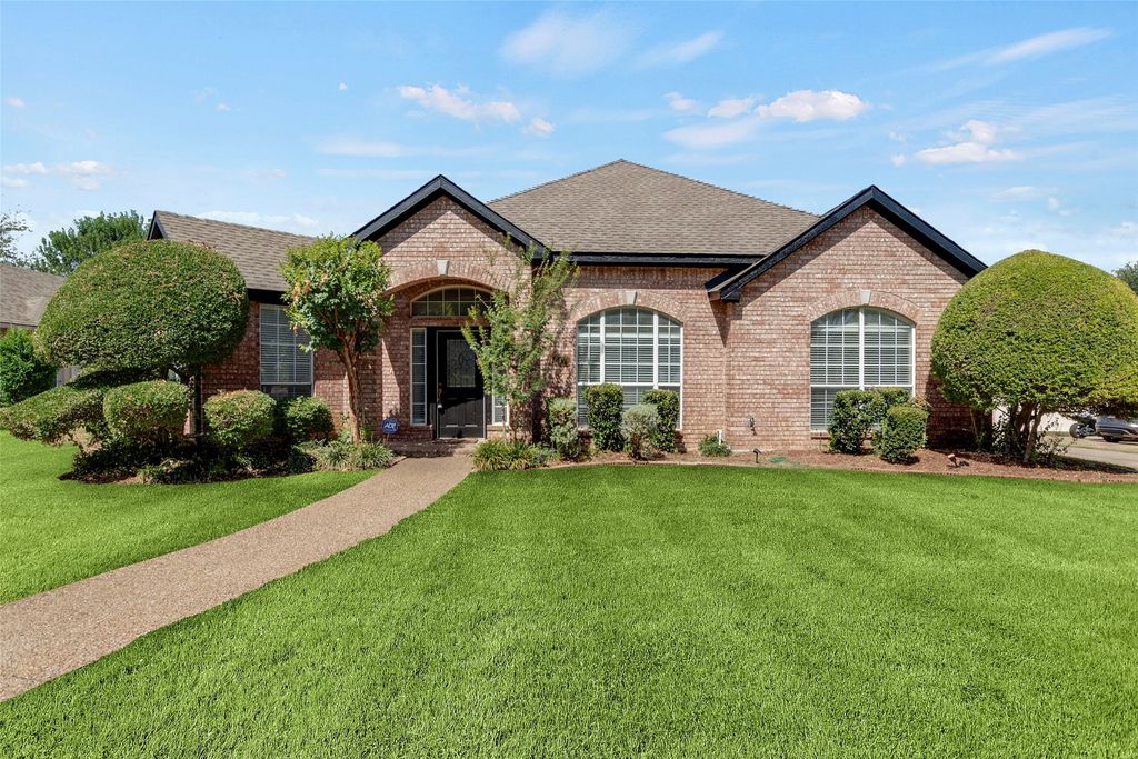 517 Quick Silver Drive, Desoto, TX 75115