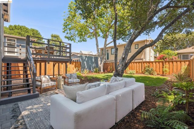 5208 Miles Ave, Oakland, CA 94618