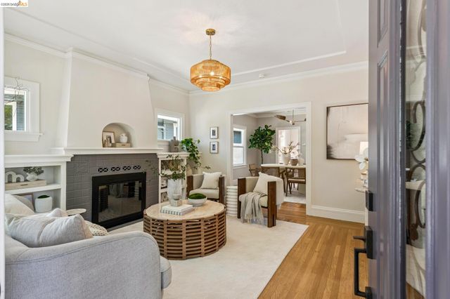 5208 Miles Ave, Oakland, CA 94618