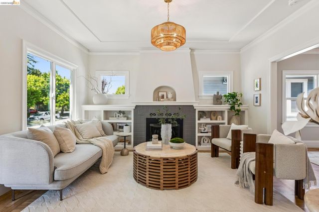 5208 Miles Ave, Oakland, CA 94618