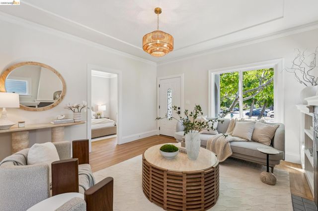 5208 Miles Ave, Oakland, CA 94618