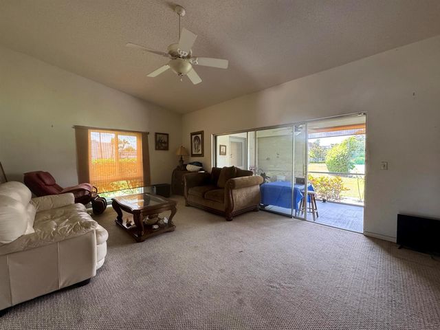 744 Lago Road 1f, Delray Beach, FL 33445
