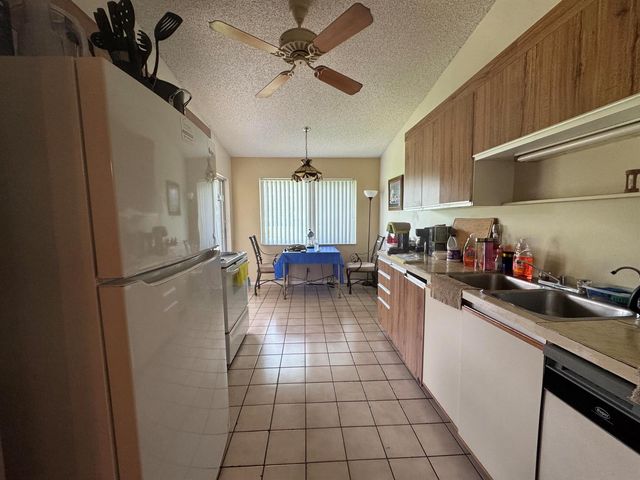 744 Lago Road 1f, Delray Beach, FL 33445