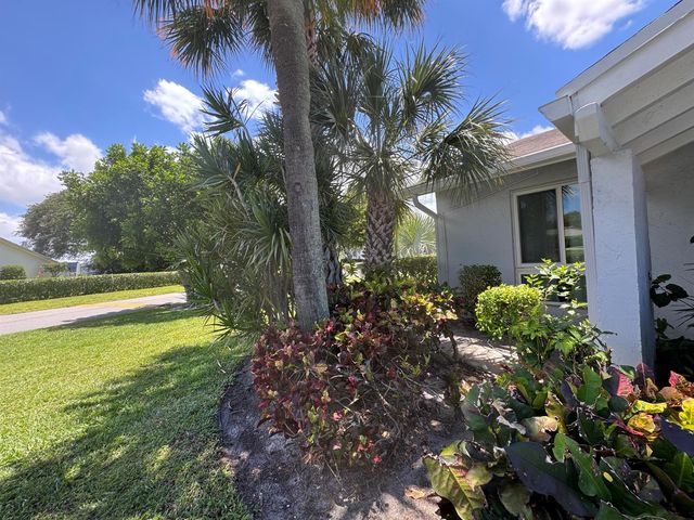 744 Lago Road 1f, Delray Beach, FL 33445