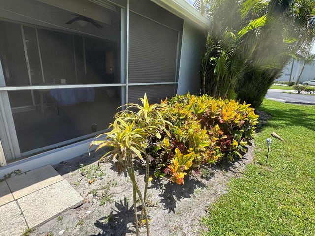 744 Lago Road 1f, Delray Beach, FL 33445