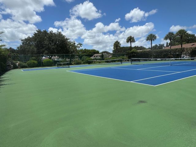 744 Lago Road 1f, Delray Beach, FL 33445