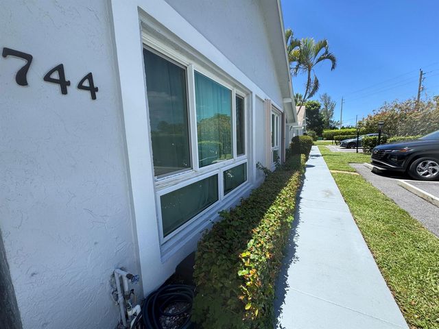 744 Lago Road 1f, Delray Beach, FL 33445