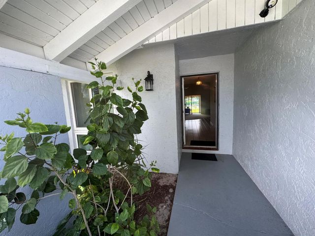 744 Lago Road 1f, Delray Beach, FL 33445
