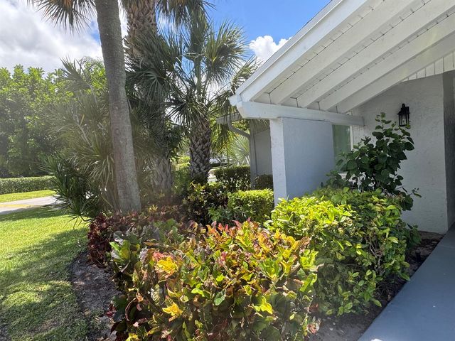 744 Lago Road 1f, Delray Beach, FL 33445