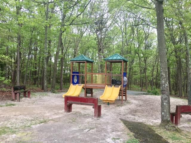 227 Hill Rise, Calverton, NY 11933