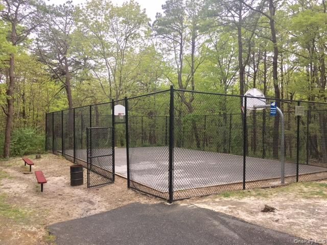 227 Hill Rise, Calverton, NY 11933