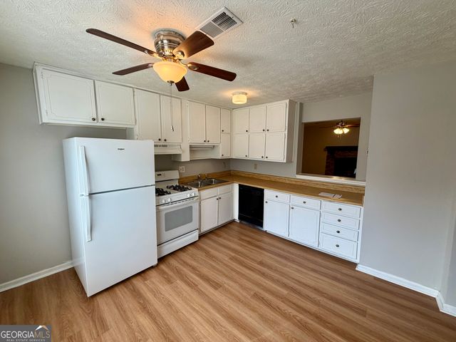 8515 Pineland Drive, Jonesboro, GA 30238