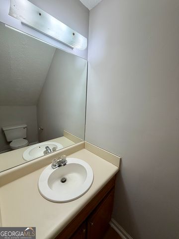 8515 Pineland Drive, Jonesboro, GA 30238