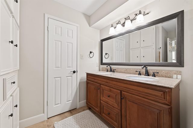 15843 Foxgate Road, Houston, TX 77079